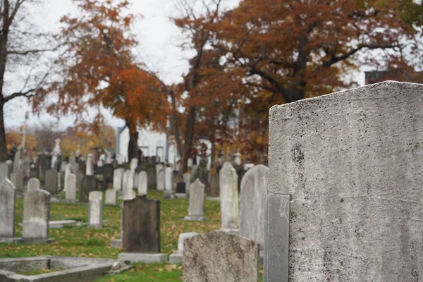 Крупним Планом Кладовища Надгробки Восени — стокове фото