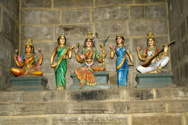 Gli Idoli Delle Dee Indù Trio Lakshmi Parvathi Saraswathi Seduti — Foto Stock