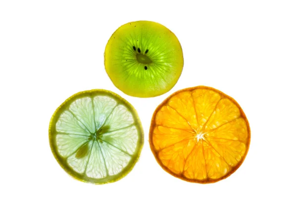 Een Close Shot Van Gesneden Sinaasappel Limoen Kiwi Witte Achtergrond — Stockfoto