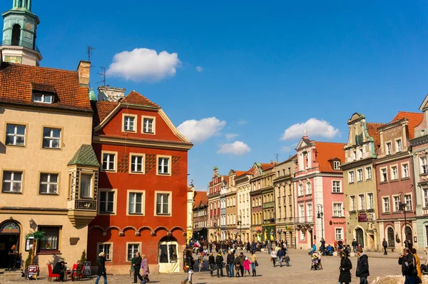 Poznan Lengyelország Ápr 2013 Shot People Old City Square Buildings — Stock Fotó