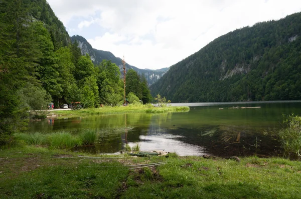 Uma Bela Paisagem Lago Toplitz Entre Altas Montanhas Áustria — Fotografia de Stock