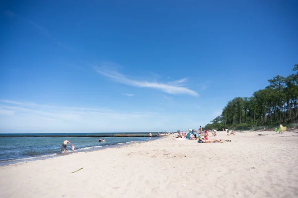 Jaroslawiec Poland Jun 2019 Sandy Beach Baltic Sea Resting People — Stockfoto