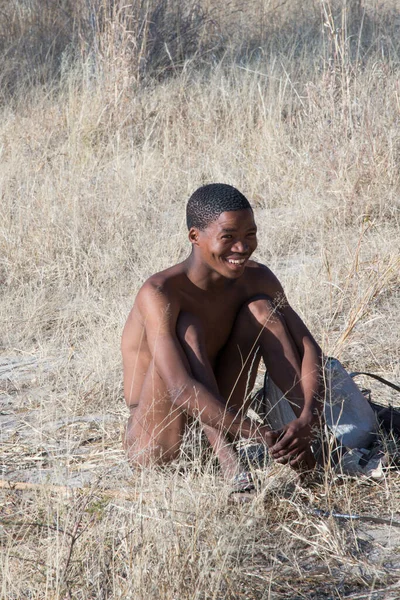 Kalahari Namibia Setembro 2016 Tiro Vertical Membro Povo San Bushmen — Fotografia de Stock