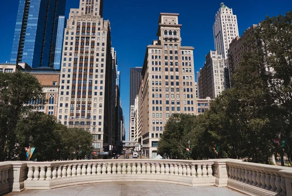 Een Heldere Zomerdag Grant Park Chicago Illinois Met Groen Rondom — Stockfoto