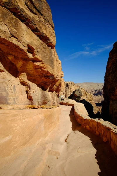 Eine Vertikale Aufnahme Von Petra Jordaniens Südwestlicher Wüste — Stockfoto