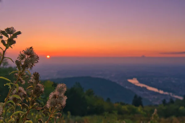 Vacker Utsikt Över Färgglad Himmel Vid Solnedgången Över Stadsbilden Med — Stockfoto