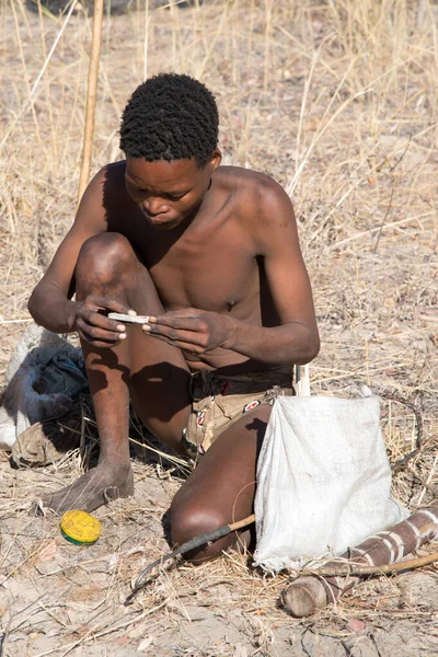 Kalahari Namibia Sep 2016 Κάθετη Λήψη Μέλους Του San People — Φωτογραφία Αρχείου