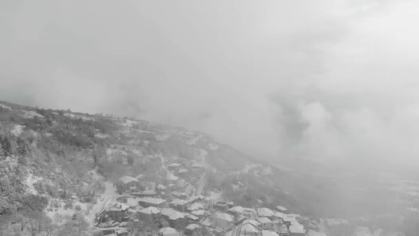 Karla Kaplı Köyü Ile Kış Manzarası — Stok video
