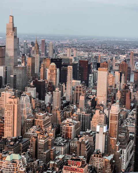 Een Verticaal Shot Van Wolkenkrabbers Gebouwen New York City Usa — Stockfoto