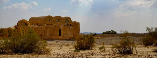 Plano Panorámico Del Histórico Castillo Del Desierto Quseir Amra Jordania —  Fotos de Stock