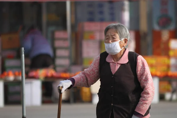 Seoul Korea Süd Januar 2012 Eine Ältere Frau Mit Einem — Stockfoto