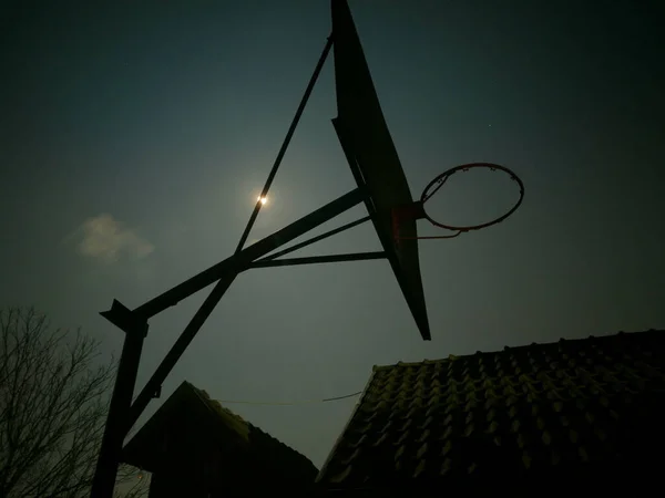 Low Angle Shot Basketball Net Sunset Sky Evening — Stockfoto