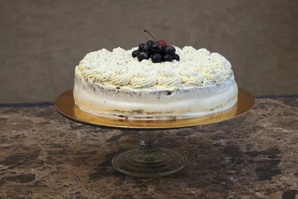 Scenic Shot Sweet Homemade Cake White Cream Berries — Stockfoto