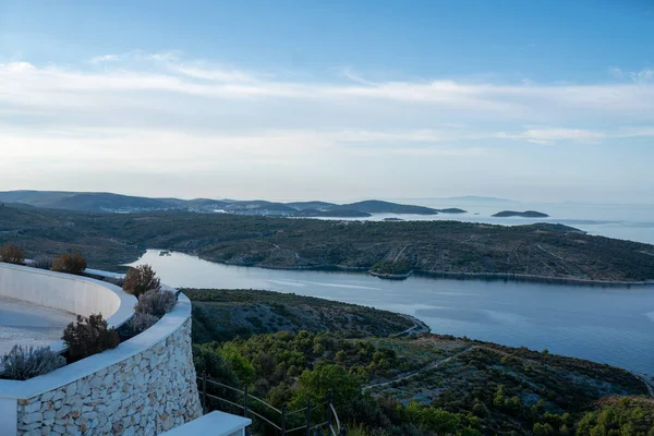 クロアチアのダルマチア プリモステン島ロレートの女性から撮影された海への眺め — ストック写真