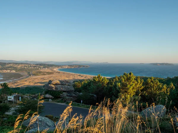 Mavi Gökyüzünün Altında Parlayan Güzel Bir Kuzey Atlantik Manzarası — Stok fotoğraf