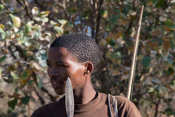 Калахари Намибия Сен 2016 Член Народа Сан Бушмен Охотится Солнечный — стоковое фото