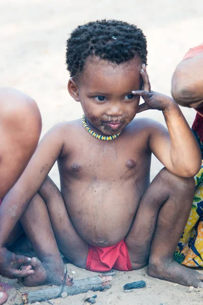 Kalahari Namibia Října 2016 Vertikální Záběr Člena San People Bushmen — Stock fotografie