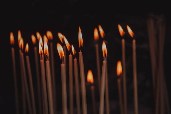 Nahaufnahme Schmelzender Kerzen Einer Kirche — Stockfoto