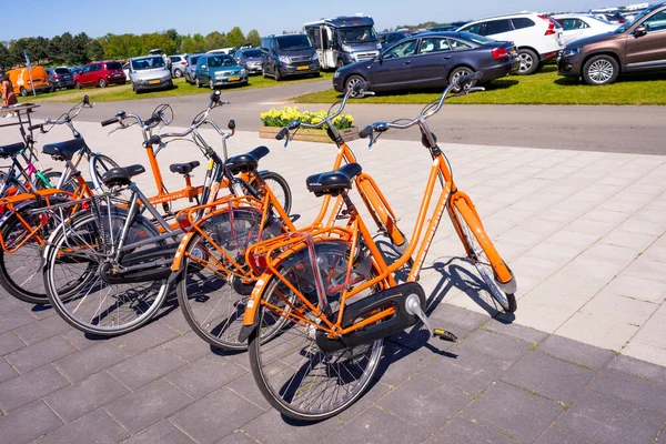 Lisse Niderlandy Maja 2018 Zbliżenie Pomarańczowych Rowerów Wynajęcia Keukenhof Parkingu — Zdjęcie stockowe