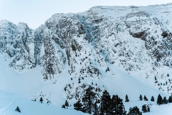 Bela Paisagem Montanhosa Com Montanhas Cobertas Neve — Fotografia de Stock