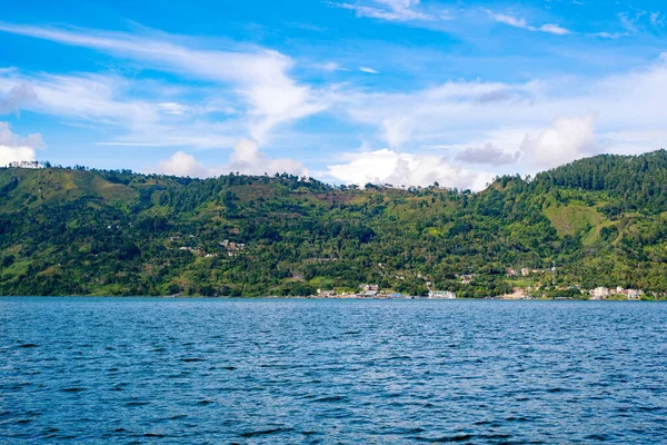 Beautiful Landscape Lake Its Surrounding Hills — Fotografia de Stock