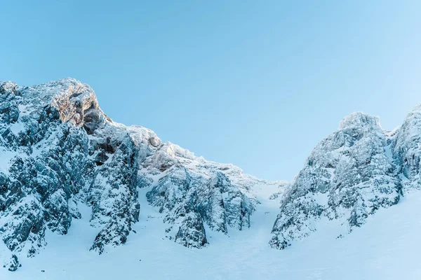 美丽的山景 雪山覆盖 — 图库照片