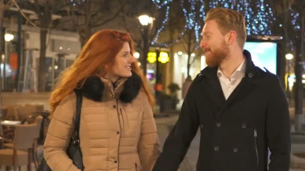 Footage Dating Beautiful Redhead Couple Christmas Fair — стоковое видео