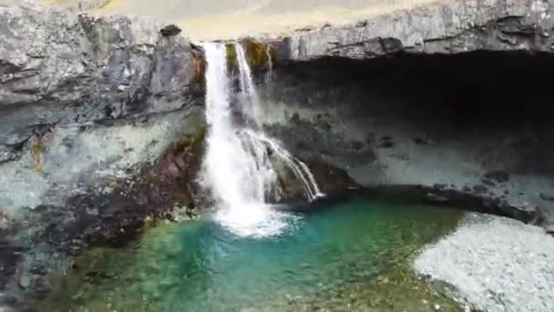 Schöner Wasserfall Wald — Stockvideo