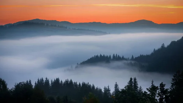 Bellissimo Tramonto Montagna Sullo Sfondo — Foto Stock