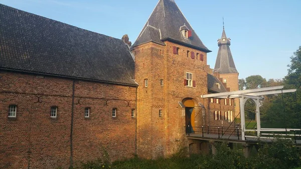 杜尔沃思城堡 荷兰语 Doorwerth Netherlands 2020年9月7日 是一座中世纪城堡 位于莱茵河畔 靠近阿纳姆市 1260年 阳光灿烂的夏夜 — 图库照片