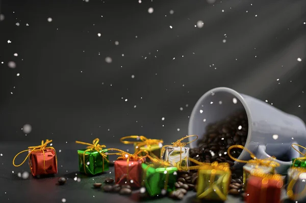 Christmas Theme Composition Gift Boxes Coffee Beans Dark Background — Stockfoto