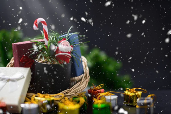 Una Composición Navideña Con Cajas Regalo Sobre Fondo Árbol Navidad — Foto de Stock