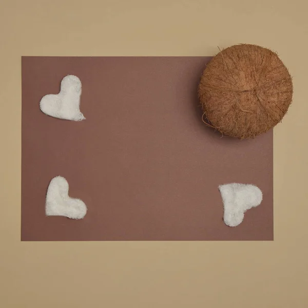 Corações Papel Com Forma Coração Uma Folha Branco Flat Lay — Fotografia de Stock