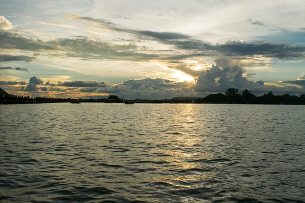 Belo Pôr Sol Sobre Lago — Fotografia de Stock