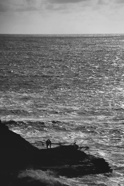 Foto Blanco Negro Hombre Con Sombrero Playa —  Fotos de Stock