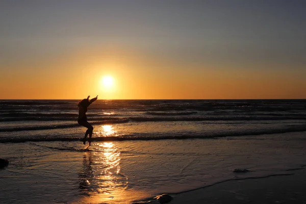 Silhouette Man Beach Sunset — Stock Photo, Image