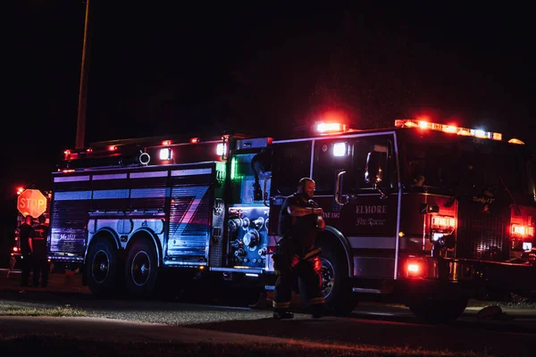 Camion Pompiers Rouge Sur Route — Photo