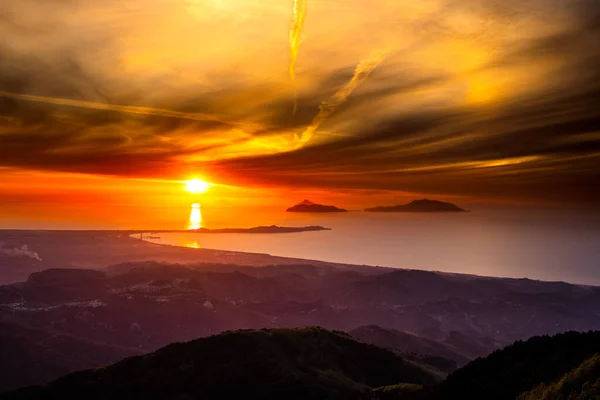 Захід Сонця Над Горою — стокове фото