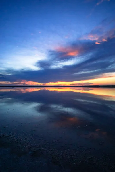 Belo Pôr Sol Sobre Lago — Fotografia de Stock