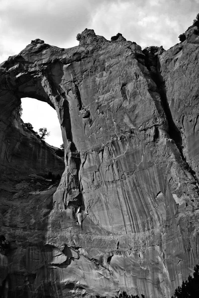 Mraky Válejí Obloze Majestátem Window Rock Window Rock Arizona Usa — Stock fotografie