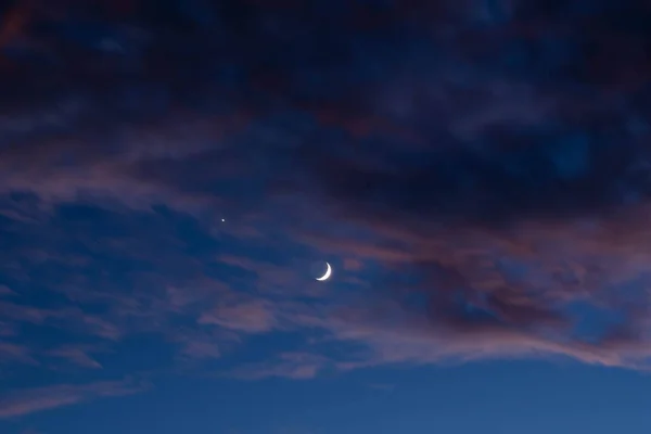 Hold Éjszakai Égen — Stock Fotó