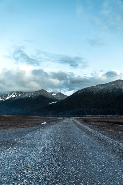 Piękny Krajobraz Śnieżnymi Górami — Zdjęcie stockowe