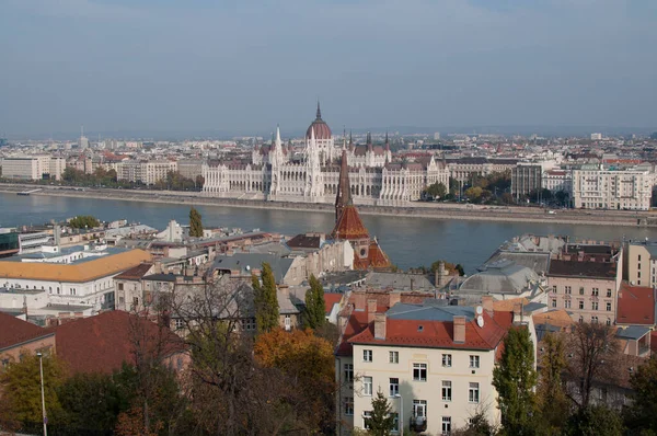 Вид Угорського Парламенту Найближчому Угорському — стокове фото