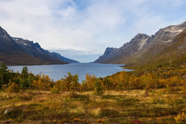 Hermoso Paisaje Con Lago Montañas — Foto de Stock