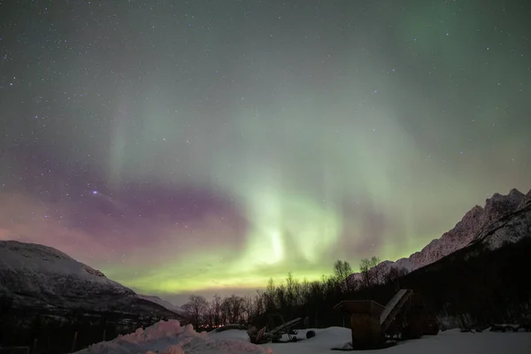 Lumini Nordice Deasupra Munților Arctici — Fotografie, imagine de stoc