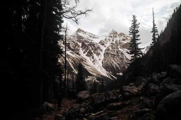 Красивый Пейзаж Горами Снегом — стоковое фото