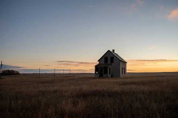 Sonnenuntergang Über Dem Feld Des Hauses — Stockfoto