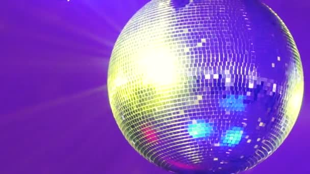 Disco Bal Met Licht Die Stralen Worden — Stockvideo