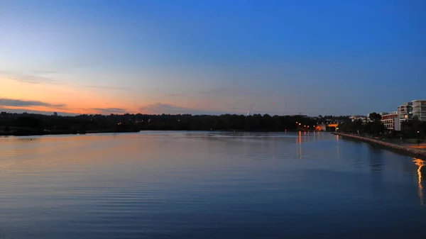 Prachtige Zonsondergang Boven Het Meer — Stockfoto