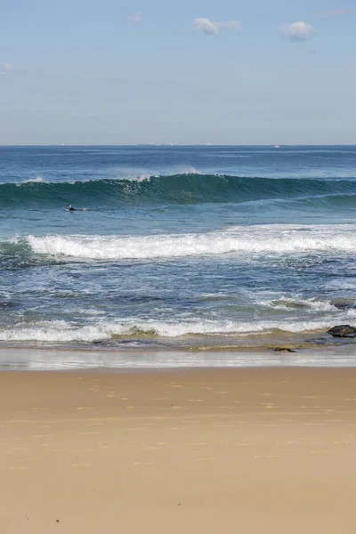 Красивий Пляж Хвилями Морем — стокове фото